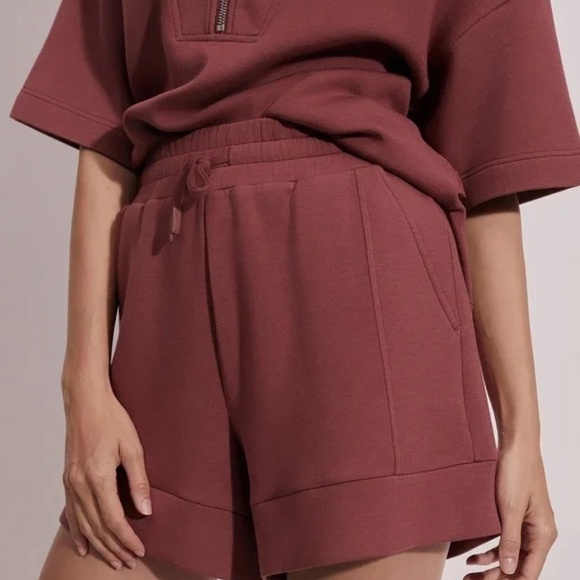 Varley Atrium High Rise Short 4.5" in color Apple Butter - Picture 9 of 11